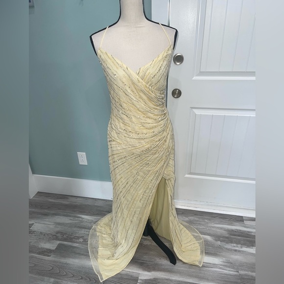 NEW Mac Duggal Beaded sleeveless faux wrap gown in buttercream size 12 - Picture 5 of 16